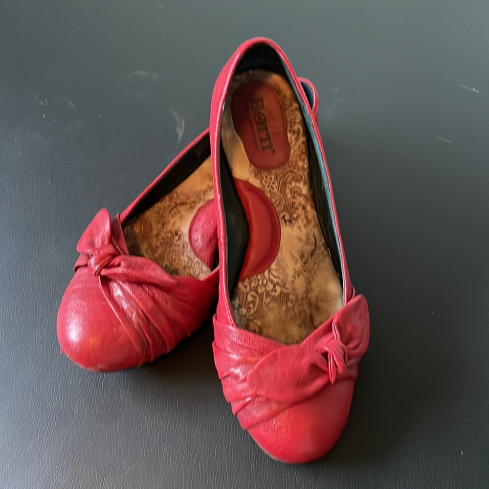Born red slip on flats